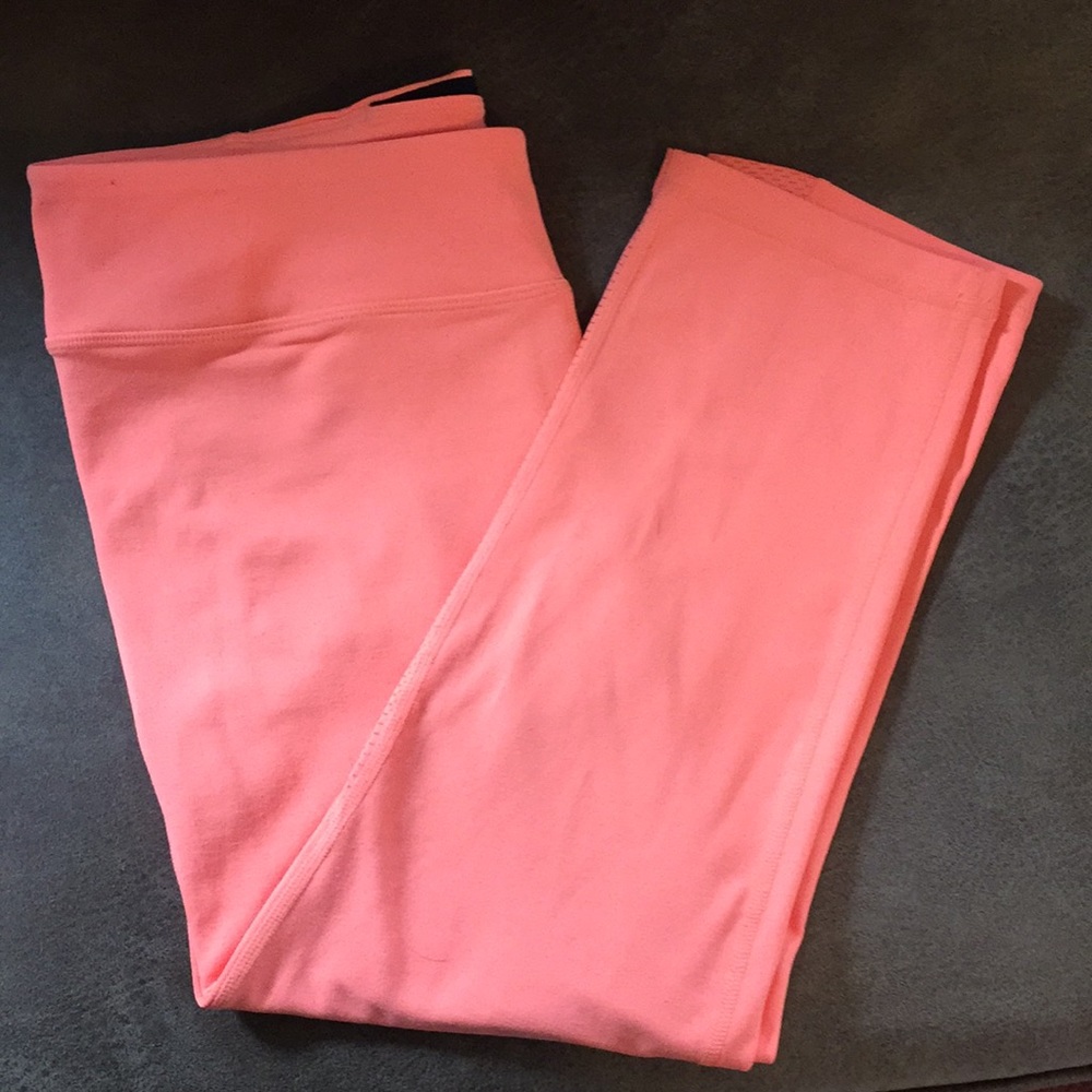 ❤️Neon orange crop leggings.